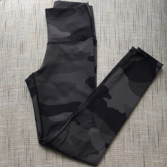 Aerie Black Camo 78 Leggings 